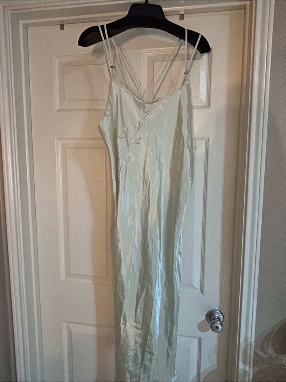 Beautiful Ladies nightgown, Size L - Picture 2 of 9